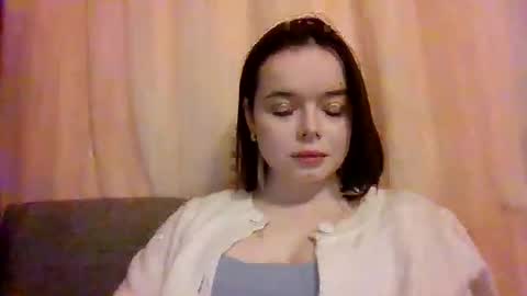 Snapshot of winter__white_rose chatting on December 27, 2:22 pm Emma online show from December 27, 2:22 pm