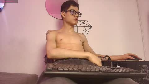 Snapshot of wolfan_sky chatting on September 22, 12:20 pm W O L F online show from September 22, 12:20 pm
