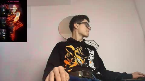Snapshot of wolfan_sky chatting on September 24, 12:34 pm W O L F online show from September 24, 12:34 pm