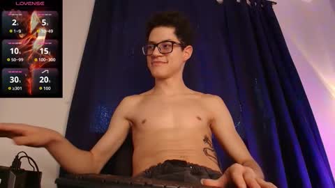 Snapshot of wolfan_sky chatting on October 18, 2:10 pm W O L F online show from October 18, 2:10 pm