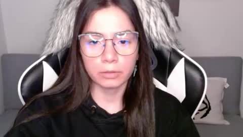 Snapshot of wolfs_daughter chatting on October 18, 1:32 am Alex online show from October 18, 1:32 am
