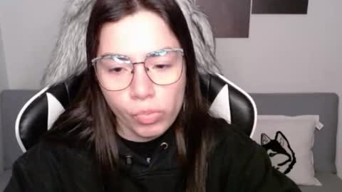 Snapshot of wolfs_daughter chatting on October 16, 2:00 am Alex online show from October 16, 2:00 am