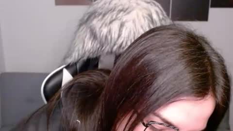 Snapshot of wolfs_daughter chatting on October 10, 3:23 am Alex online show from October 10, 3:23 am