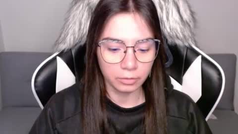 Snapshot of wolfs_daughter chatting on October 9, 3:12 am Alex online show from October 9, 3:12 am