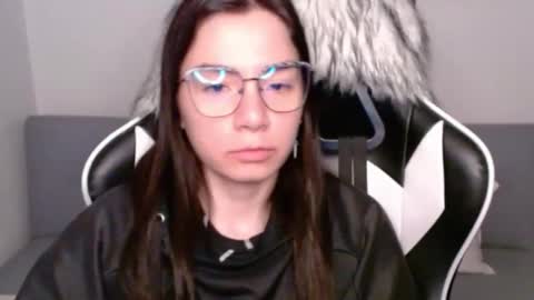 Snapshot of wolfs_daughter chatting on September 24, 2:51 am Alex online show from September 24, 2:51 am