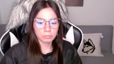 Snapshot of wolfs_daughter chatting on October 7, 2:29 am Alex online show from October 7, 2:29 am