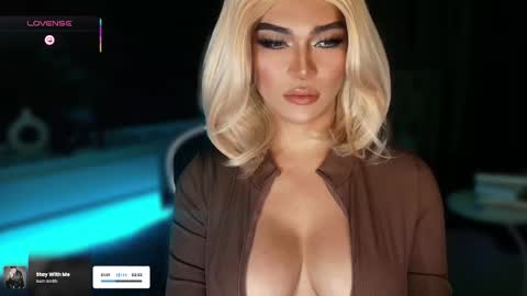 Snapshot of womanofyourdesire_ts chatting on October 27, 2:22 am Julia online show from October 27, 2:22 am