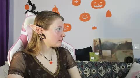 wonderconnie online show from October 31, 10:04 am