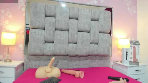 Snapshot of wonderkloe_ chatting on October 1, 8:19 pm wonderkloe_ online show from October 1, 8:19 pm