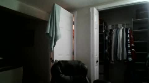 woodeee77 online show from April 3, 12:06 am