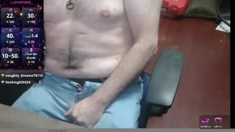 Snapshot of woodworker6473 chatting on February 21, 12:05 am woodworker6473 online show from February 21, 12:05 am