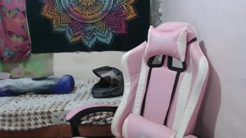 Snapshot of x_lexi_x chatting on February 8, 9:13 am x_lexi_x online show from February 8, 9:13 am