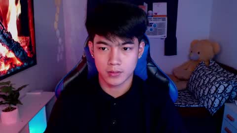 Snapshot of xaldrian_destroyer chatting on December 13, 7:04 am Prince Aldrian  online show from December 13, 7:04 am
