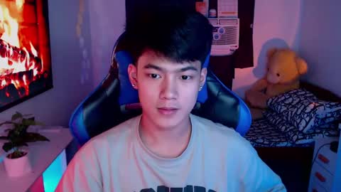 Snapshot of xaldrian_destroyer chatting on February 13, 1:15 pm Prince Aldrian  online show from February 13, 1:15 pm