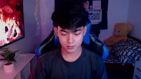 Snapshot of xaldrian_destroyer chatting on January 4, 3:28 pm Prince Aldrian  online show from January 4, 3:28 pm