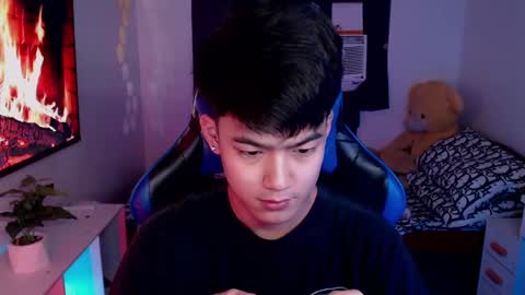Snapshot of xaldrian_destroyer chatting on February 17, 11:55 am Prince Aldrian  online show from February 17, 11:55 am
