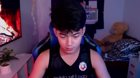 Snapshot of xaldrian_destroyer chatting on February 19, 5:49 am Prince Aldrian  online show from February 19, 5:49 am