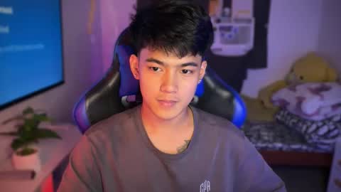 Snapshot of xaldrian_destroyer chatting on February 11, 9:09 am Prince Aldrian  online show from February 11, 9:09 am
