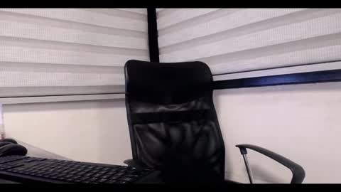 Snapshot of xander_taylor_ chatting on October 15, 4:05 am xander_taylor_ online show from October 15, 4:05 am