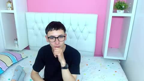 xcoupleplayxx online show from May 12, 3:15 am