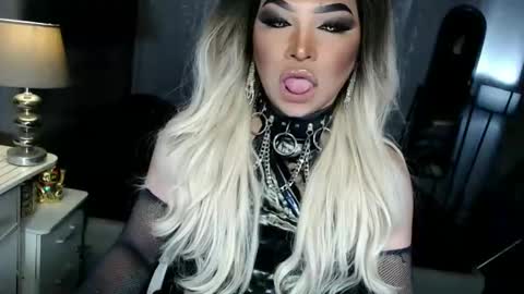 Snapshot of xdirtyflirtyx chatting on October 4, 2:31 am Zhavia online show from October 4, 2:31 am