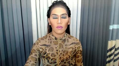 GWEN THOMPSON .......   online show from February 15, 6:23 pm