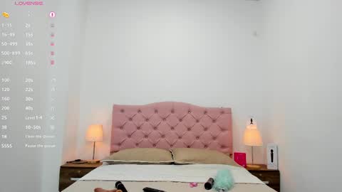 Snapshot of xiomy_gomez chatting on October 17, 11:47 am Xiomy online show from October 17, 11:47 am