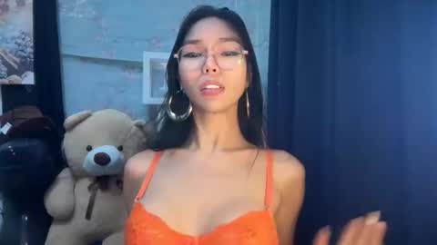 Snapshot of xmonica_cummerx chatting on September 17, 9:24 am Sweet Monica online show from September 17, 9:24 am
