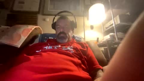 Snapshot of xmountainx chatting on November 1, 5:17 am Mountain online show from November 1, 5:17 am