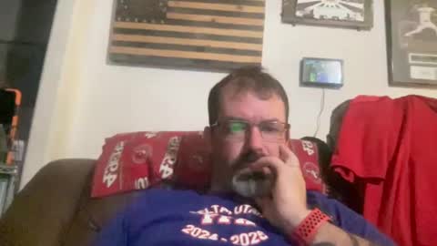 Snapshot of xmountainx chatting on December 6, 8:43 am Mountain online show from December 6, 8:43 am