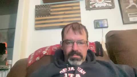 Snapshot of xmountainx chatting on December 14, 9:29 am Mountain online show from December 14, 9:29 am