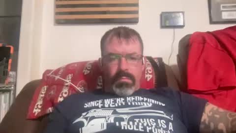 Snapshot of xmountainx chatting on December 5, 7:43 am Mountain online show from December 5, 7:43 am