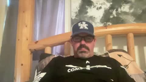 Snapshot of xmountainx chatting on October 3, 3:20 pm Mountain online show from October 3, 3:20 pm