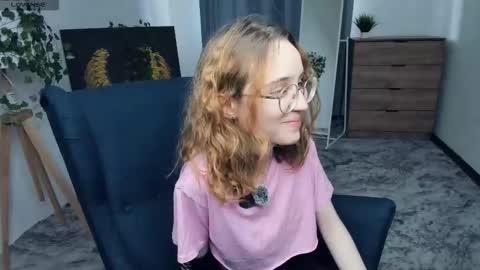 Snapshot of xo_lil_dream chatting on September 21, 7:34 am Kylie online show from September 21, 7:34 am