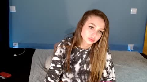 Snapshot of xsexycouples chatting on December 15, 6:40 am AnnaMaee online show from December 15, 6:40 am