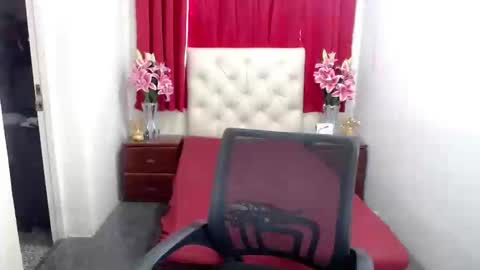 Snapshot of xsexyninedollx chatting on February 17, 11:54 pm Cleo de nile online show from February 17, 11:54 pm