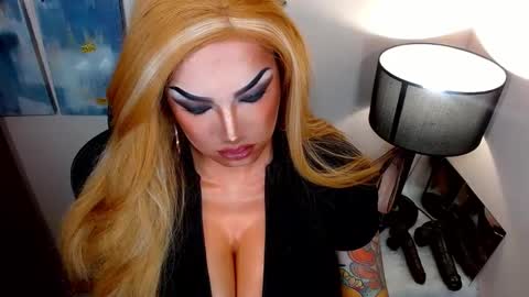 Snapshot of xshadowseductressmitchx chatting on September 12, 5:20 am Cattaleya online show from September 12, 5:20 am