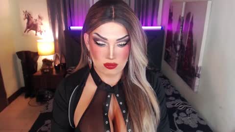 Snapshot of xshadowseductressmitchx chatting on February 23, 5:56 am Cattaleya online show from February 23, 5:56 am