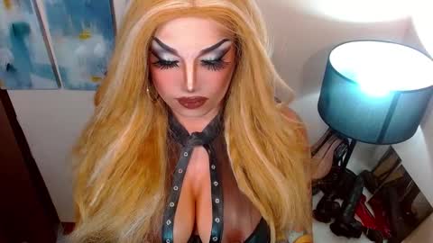 Snapshot of xshadowseductressmitchx chatting on September 29, 6:56 am Cattaleya online show from September 29, 6:56 am