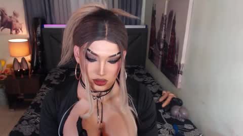Snapshot of xshadowseductressmitchx chatting on January 28, 11:17 pm Cattaleya online show from January 28, 11:17 pm