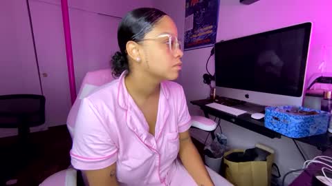 Snapshot of xstargazingx chatting on October 5, 8:12 am xStarGazingx online show from October 5, 8:12 am