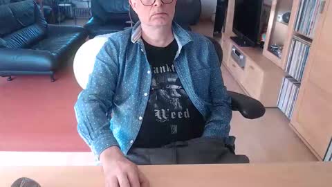 xtommix69 online show from April 7, 9:11 am