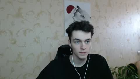 traqqq online show from April 18, 11:45 am