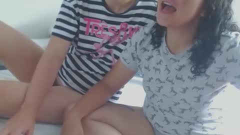 Gabriela and Camila online show from January 19, 3:10 pm