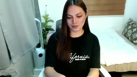 Snapshot of xxjulielovesyouxx chatting on October 1, 2:16 pm July online show from October 1, 2:16 pm