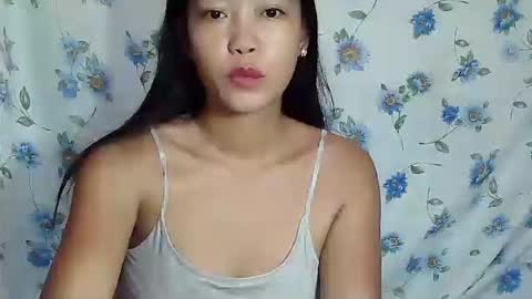 Snapshot of xxkylie18 chatting on October 8, 10:05 pm xxkylie18 online show from October 8, 10:05 pm