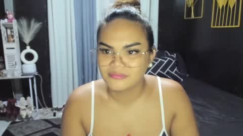 Kylie Smith online show from June 27, 11:27 am