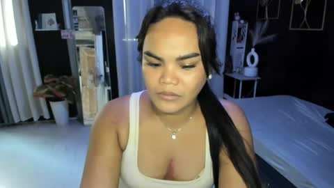 Kylie Smith online show from July 27, 8:33 am
