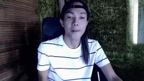 Snapshot of xxskinny_alonzoxx chatting on January 19, 12:17 am Ali online show from January 19, 12:17 am