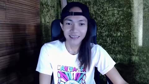 Snapshot of xxskinny_alonzoxx chatting on January 25, 1:32 am Ali online show from January 25, 1:32 am